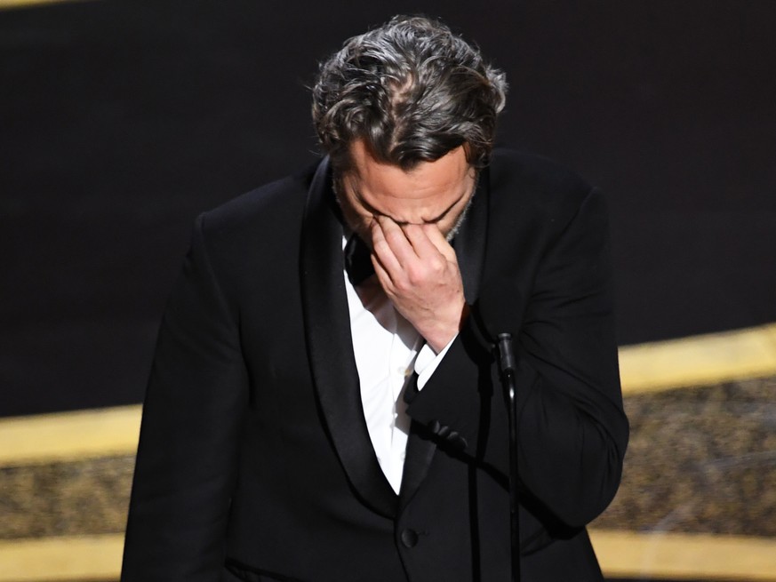 Joaquin Phoenix kämpft kurz mit den Tränen.