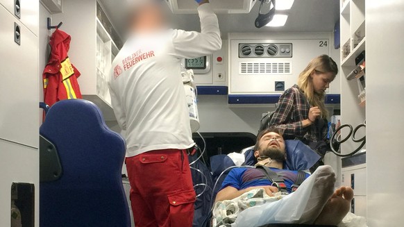 Pussy-Riot-Aktivist Pjotr Wersilow im Krankenwagen nach der mutmaßlichen Vergiftung.