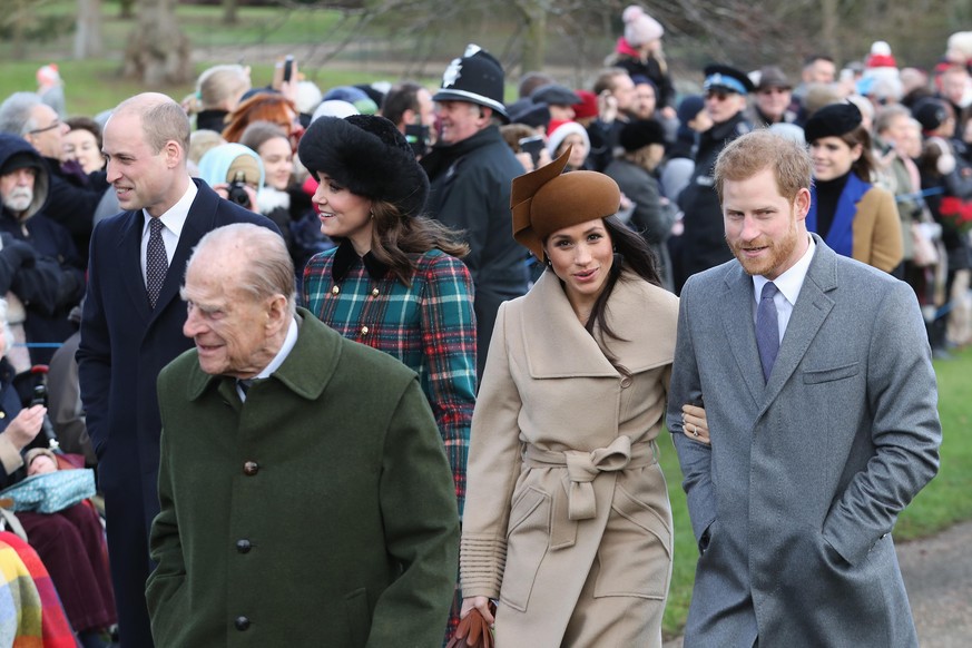 KING&#039;S LYNN, ENGLAND - DECEMBER 25: (L-R) Prince William, Duke of Cambridge, Prince Philip, Duke of Edinburgh, Catherine, Duchess of Cambridge, Meghan Markle and Prince Harry attend Christmas Day ...