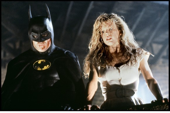 Warner Bros. / DR BATMAN (BATMAN) de Tim Burton 1989 USA avec Michael Keaton et Kim Basinger d apres la BD (bande dessinee, comics) de Bob Kane PUBLICATIONxINxGERxSUIxAUTxONLY BATMAN (1989) 14 NUR RED ...