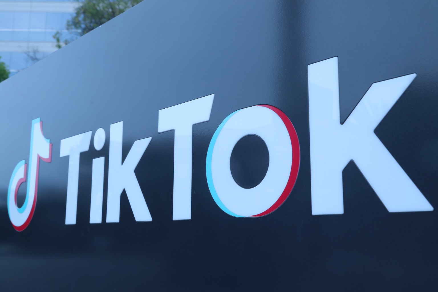 ARCHIV - 21.08.2020, USA, Culver: Das Logo des Video-Tausch-Unternehmens TikTok. (Zu dpa: &quot;Trump: Entscheidung zu Tiktok kommt bald&quot;) Foto: -/XinHua/dpa +++ dpa-Bildfunk +++