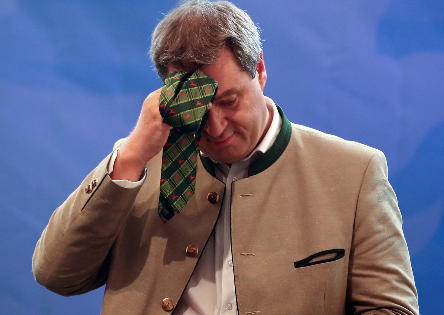 Bavarian State Prime Minister Markus Soeder of the Christian Social Union (CSU) wipes of the sweat with his tie as he delivers a speech at an election rally at one of Bavaria&#039;s oldest fairs, the  ...