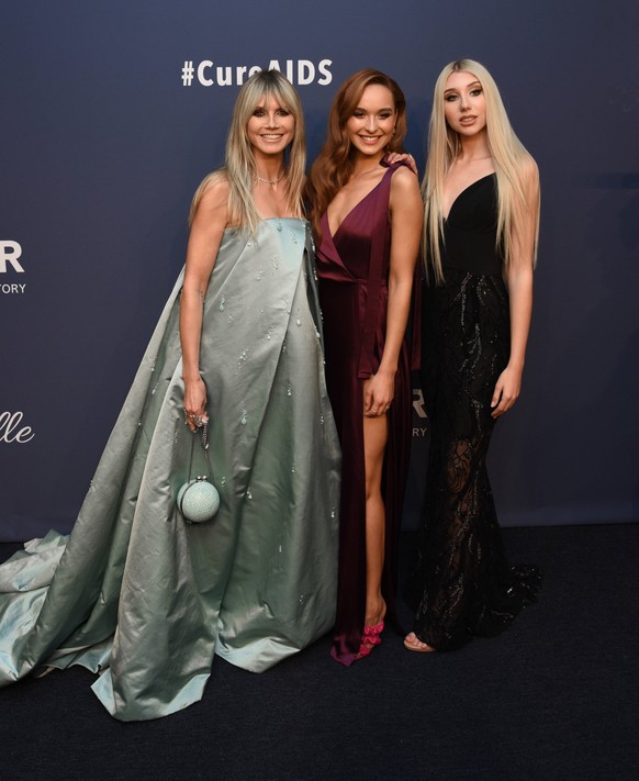 Heidi, Jacky und Tamara: Das Supermodel zeigt sich hier mit zwei Topmodel-Kandidatinnen auf der Amfar-Gala.