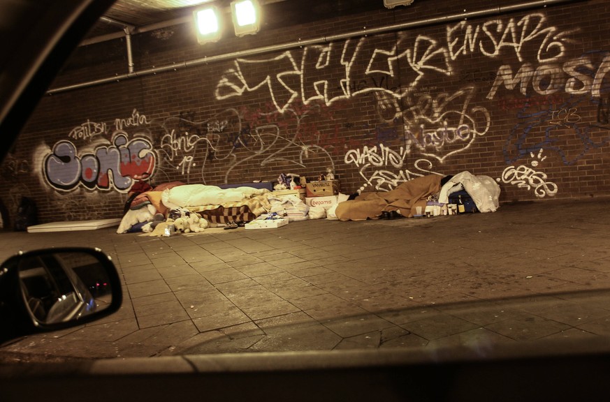 Rund um die Uhr auf der Straße: Wohnungslose gehören in Berlin zum Stadtbild. Kontakt haben die meisten jedoch nur in der U-Bahn mit den Menschen.
Eine Obdachlosenzählung Anfang 2020 soll bessere Date ...