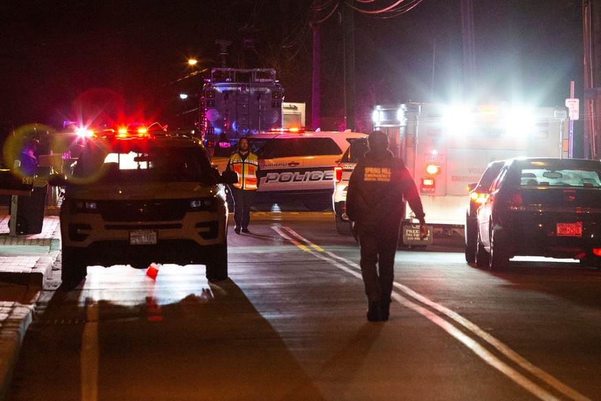 First responders walk the area where 5 people were stabbed at a Hasidic rabbi&#039;s home in Monsey, New York, U.S., December 29, 2019. REUTERS/Eduardo Munoz